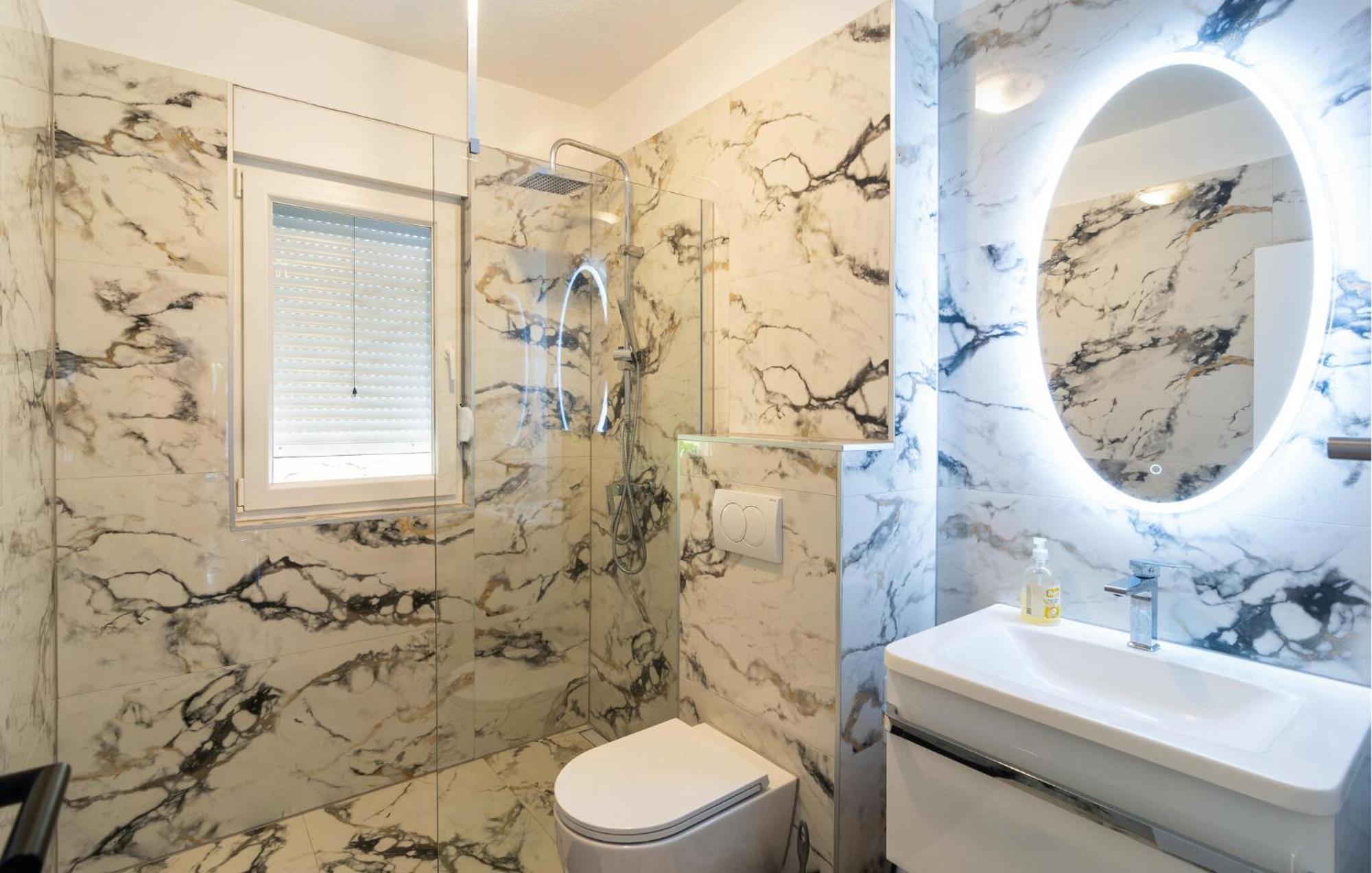 Amazing Apartment In Podstrana With Wifi Exterior foto